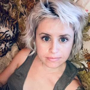 Meet your Posher, Azalea